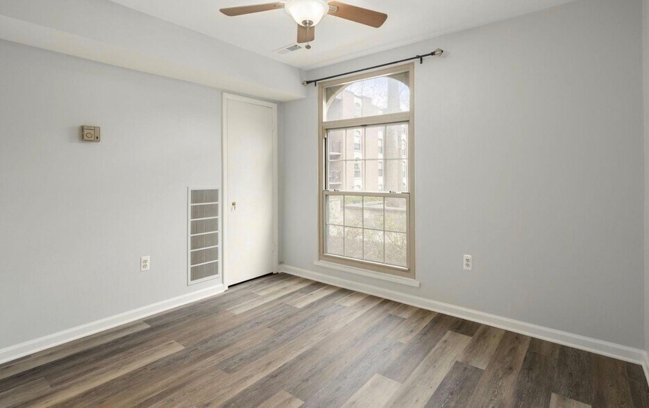 dining area / den - 3354 Woodburn Rd