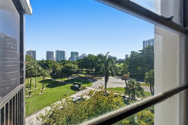 Building Photo - 3401 N Country Club Dr