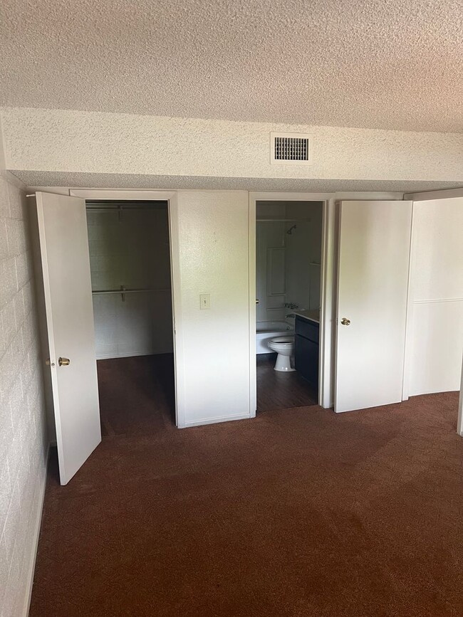 Building Photo - 1 Bedroom 1 Bath In Central Las Vegas