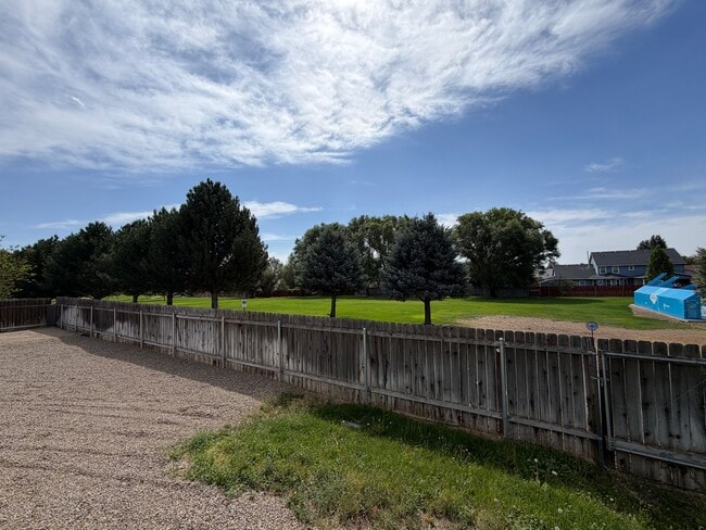 Building Photo - 435 NE Greystone Loop