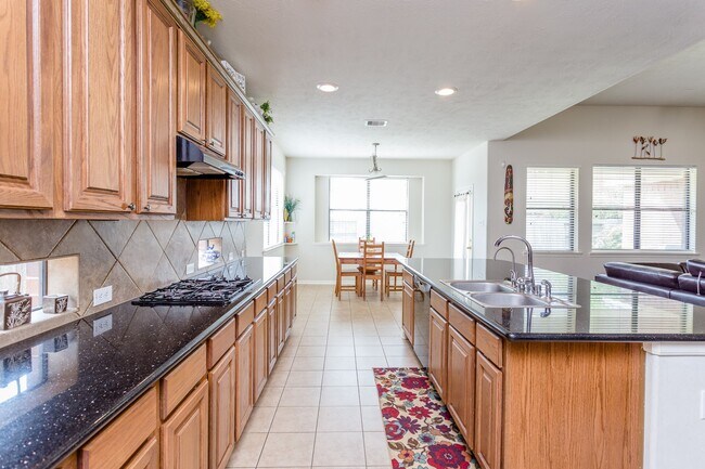 Building Photo - 6706 Ashworth Dr