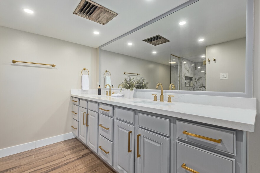 Building Photo - 6502 N Central Ave