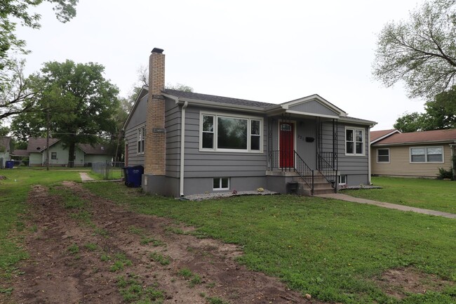 Building Photo - Spacious home for rent!