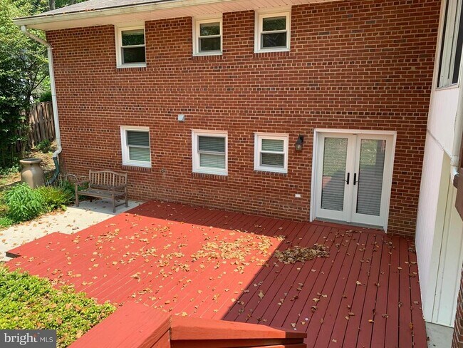 Building Photo - 1334 Mayflower Dr