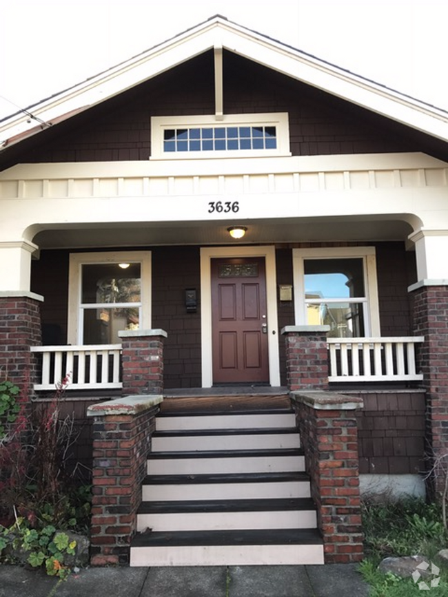 Building Photo - 3636 Wallingford Ave N