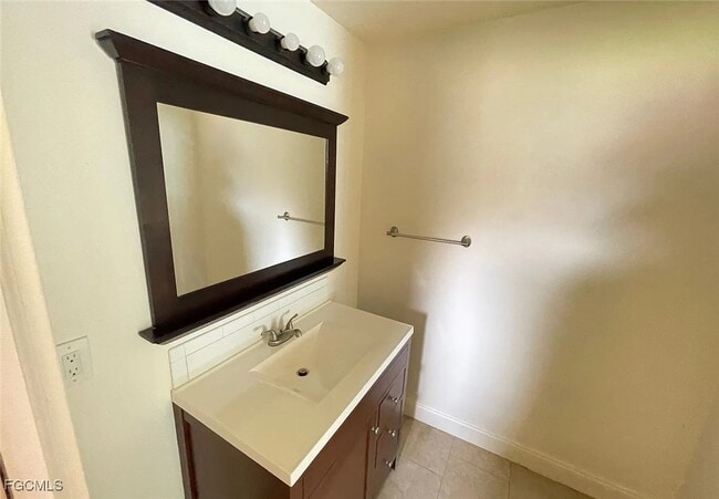 Building Photo - 919 SE 21st Ln