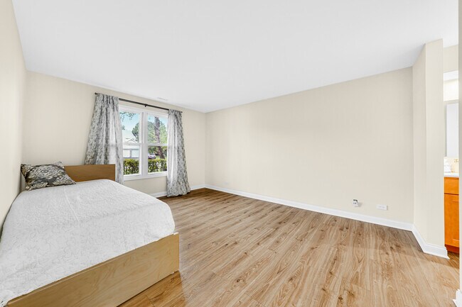 Building Photo - 1257 N Streamwood Ln