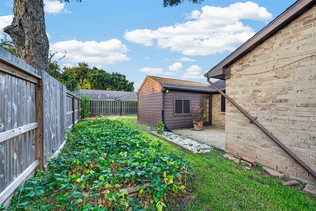 Building Photo - 3107 Pecan Point Dr