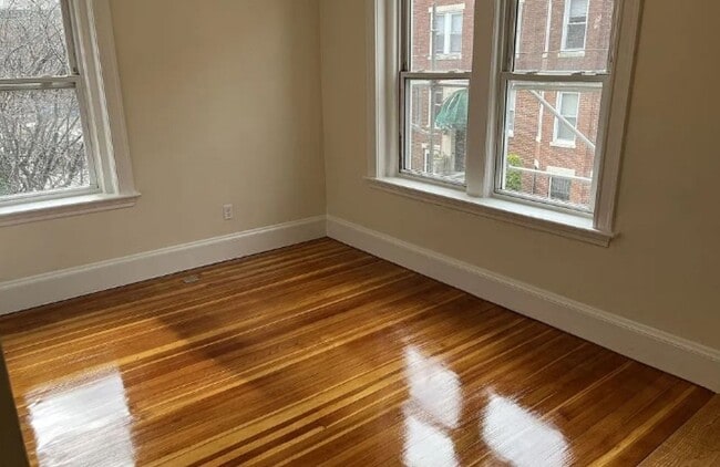 Building Photo - Great 1 Bedroom June Move-In