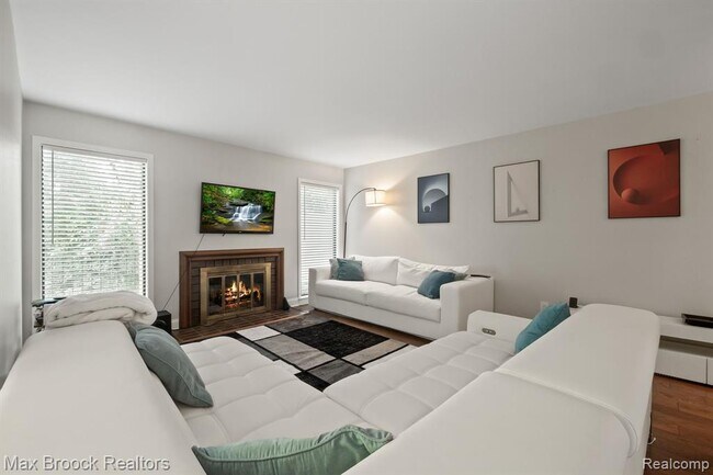 Building Photo - 1125 Meadowglen Ct