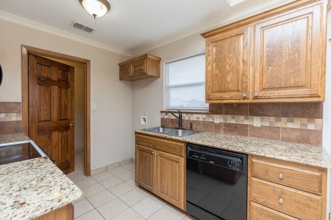 Building Photo - 12444/12446 CR 499