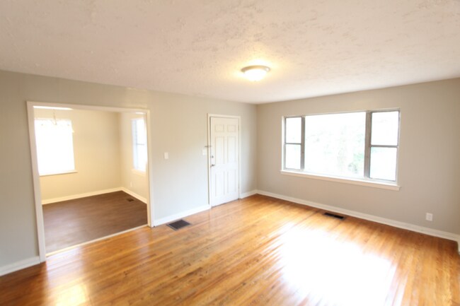 Building Photo - 816 Vanderbilt St