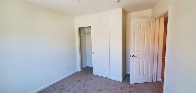 Building Photo - 571 Moreland Way
