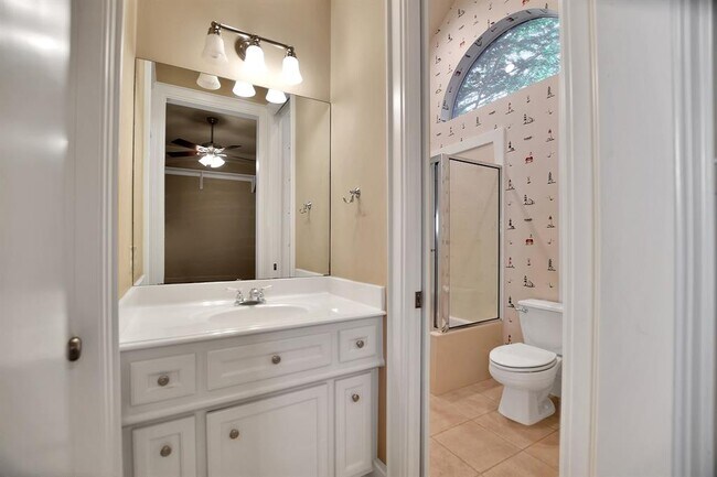 Building Photo - 6615 Butler Oaks Ct