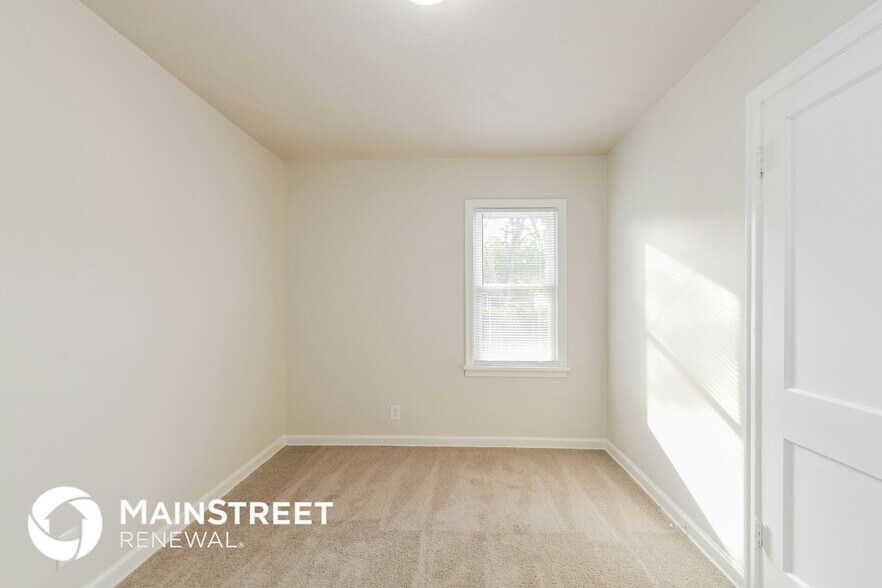 Building Photo - 1934 N Bosart Ave