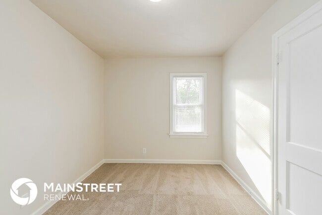 Building Photo - 1934 N Bosart Ave