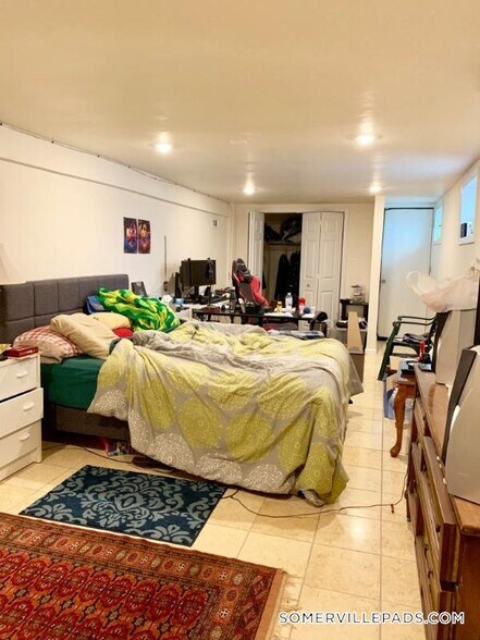 Building Photo - 27 Fairfax St