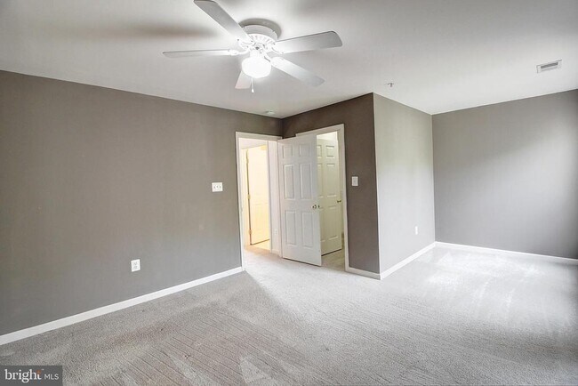 Building Photo - 6135 Newport Terrace