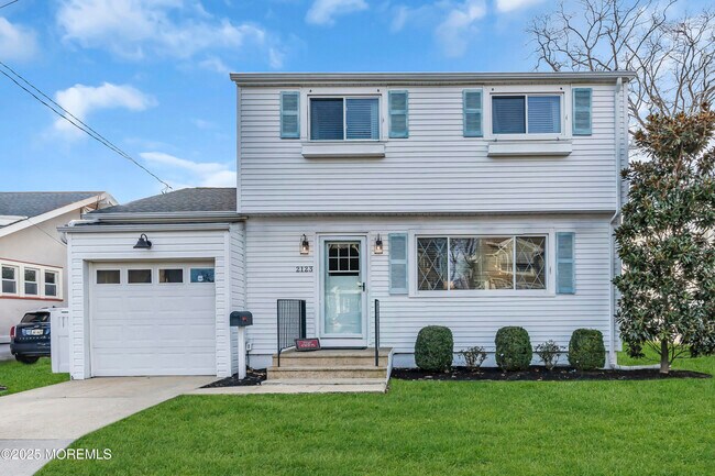 Building Photo - 2123 Edgewood Pl