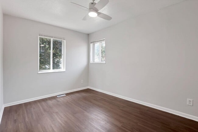 Building Photo - 3150 Vauxhall Dr