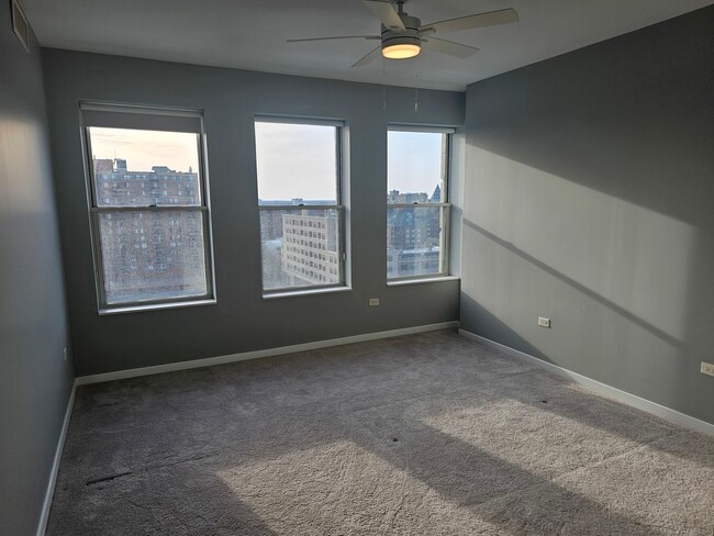 Building Photo - 77 S Evergreen Ave