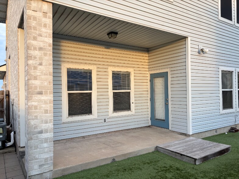 Building Photo - 15505 Palmira Ave