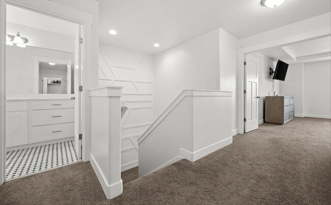 Building Photo - 3 Bedroom/2.5 Bathroom Townhouse in Lehi