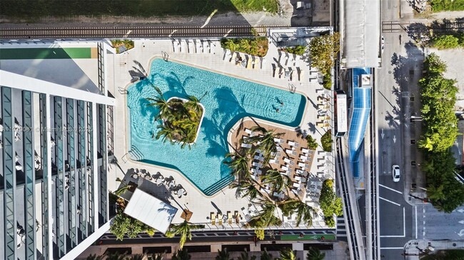 Building Photo - 601 NE 1st Ave