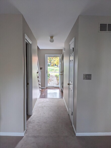 Building Photo - 891 Sturbridge Ln