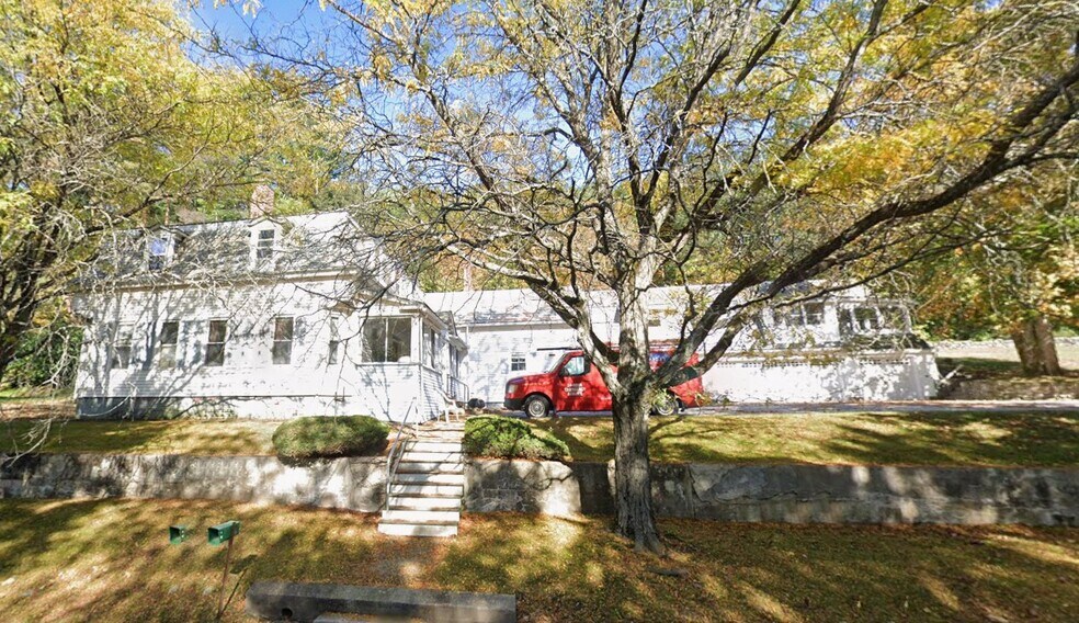 Building Photo - 472 Marlboro St