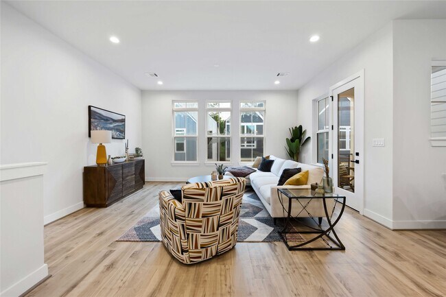 Building Photo - 6109 Campo Vista Dr