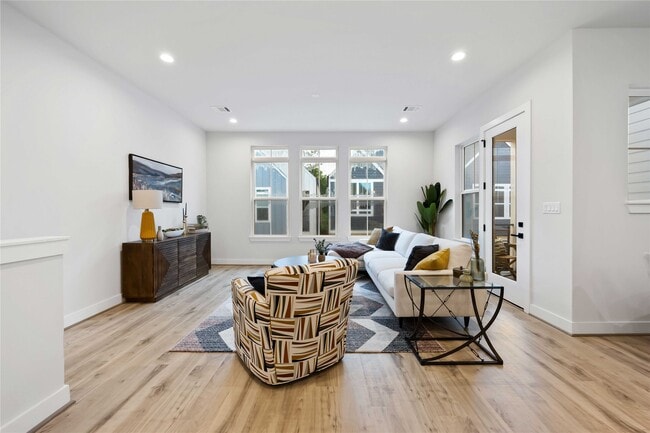 Building Photo - 6110 De Campo St