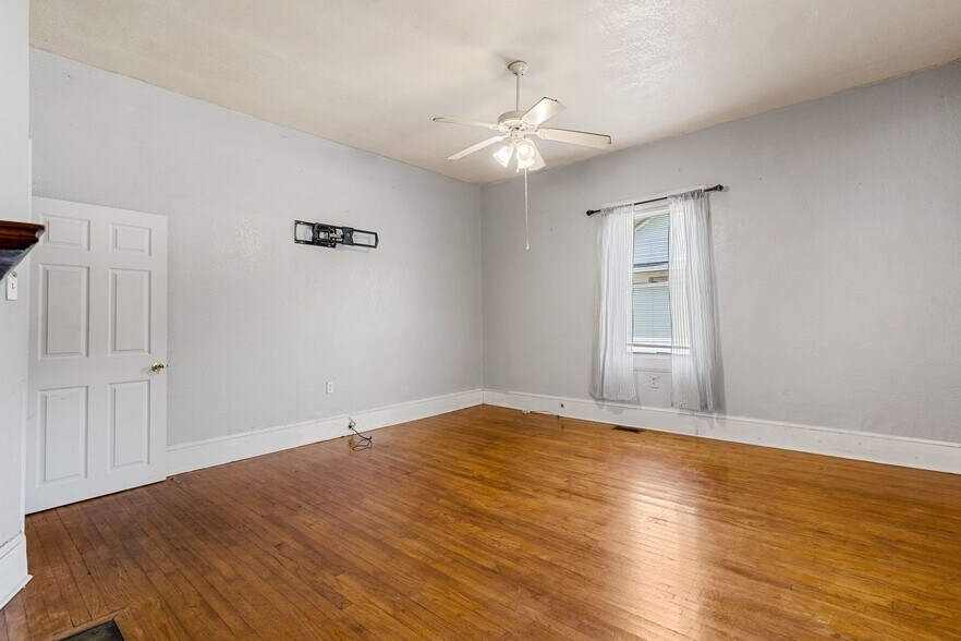 Building Photo - 902 Pickens St