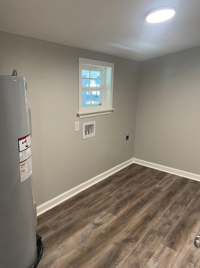 Building Photo - Renovated 3 Bedroom 1 Bath Home for Rent!!