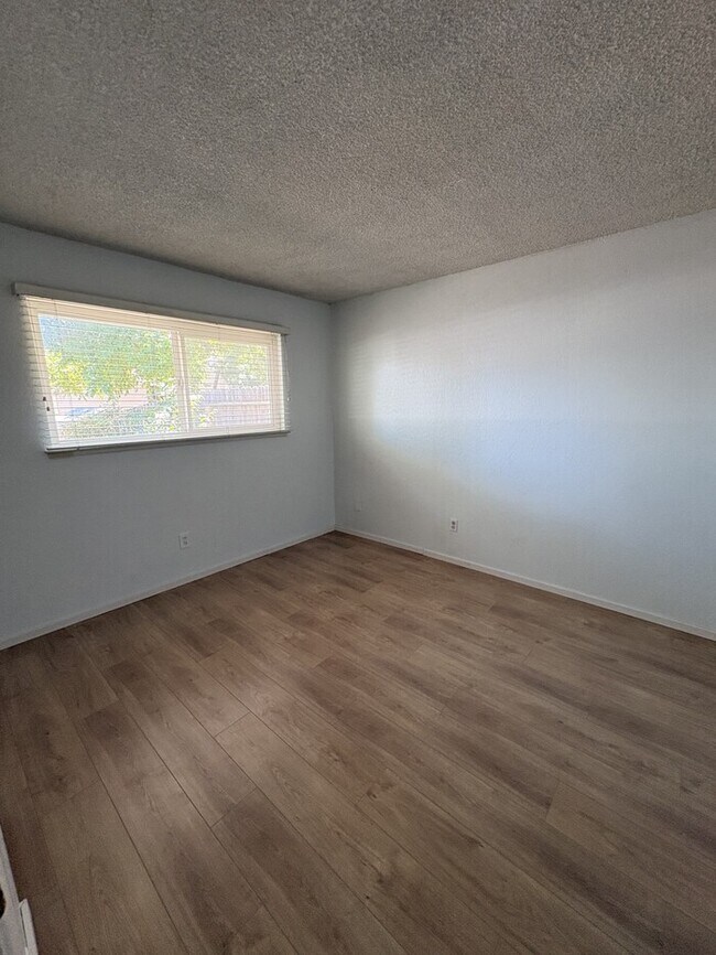 Building Photo - 6031 Rowan Way