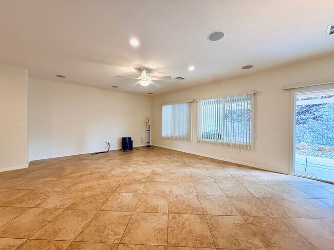 Building Photo - Beautiful Sun City Anthem home-55+ Community Available Now!