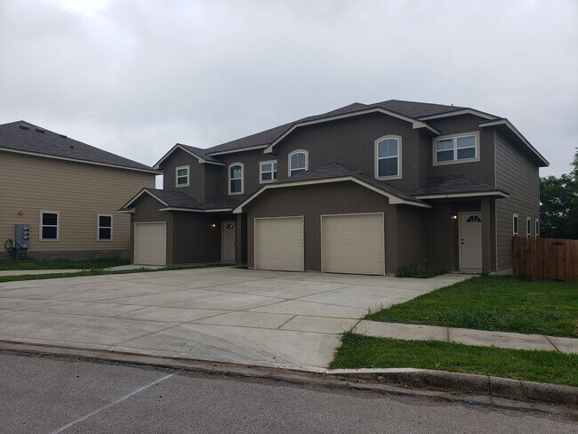 Building Photo - Town home for rent