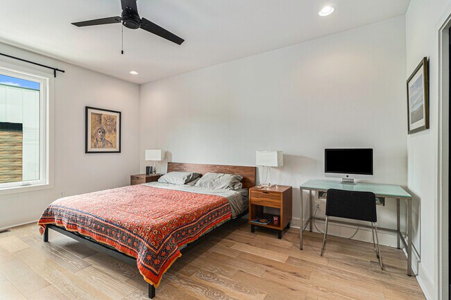 Building Photo - 2424 Memorial Dr SE