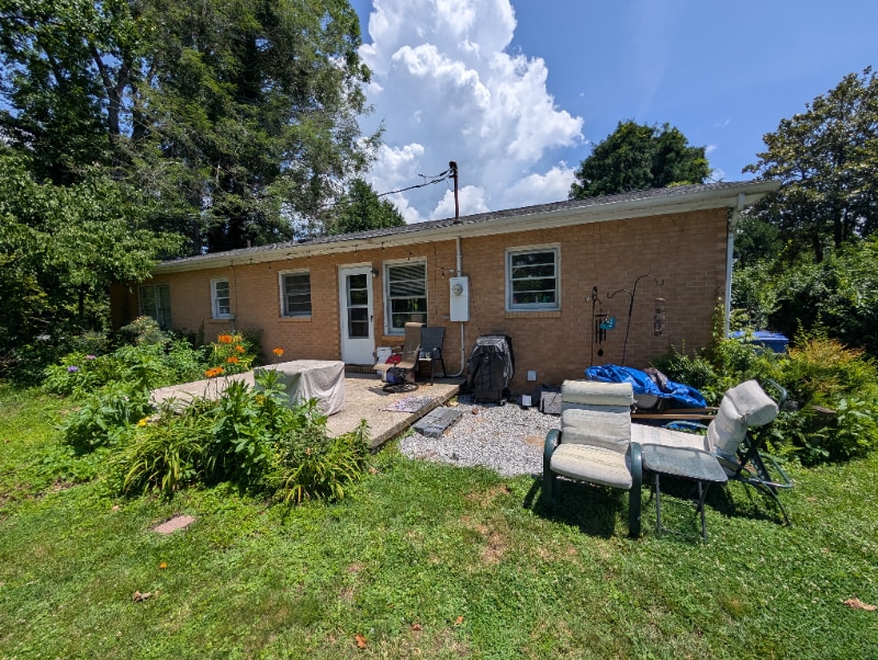 Building Photo - 1240 Pinebrook Cir