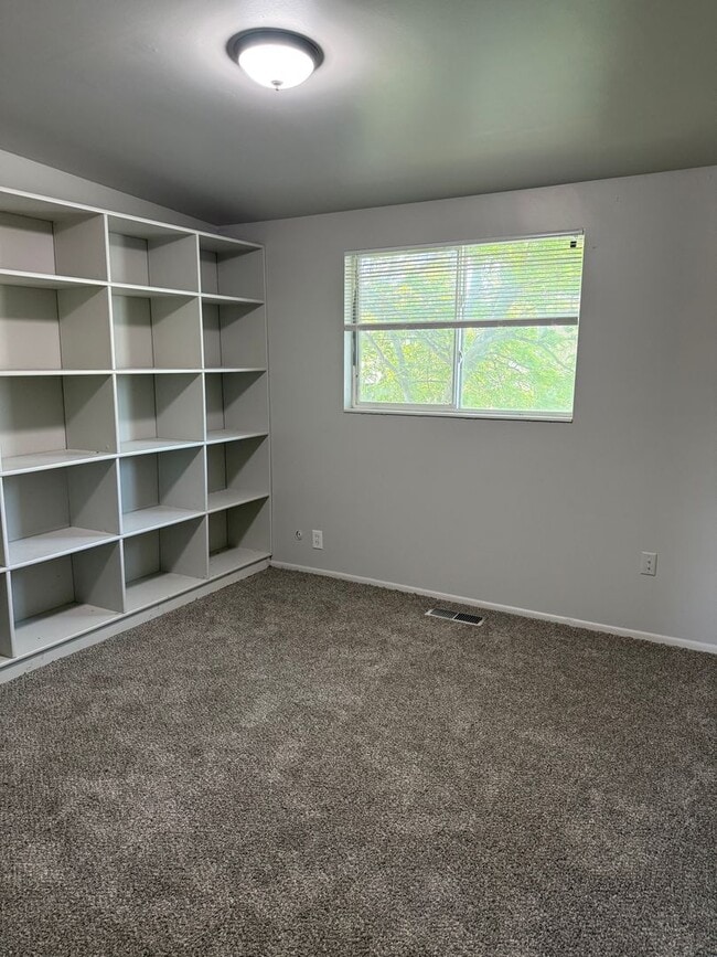 Building Photo - Beautifully remodeled home with 1 car garage and central air