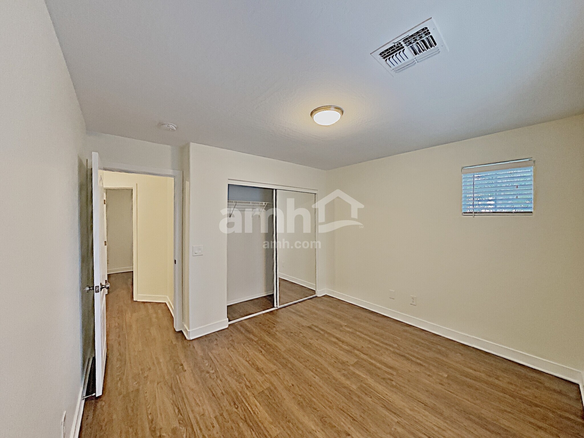 Building Photo - 10124 E Isleta Ave
