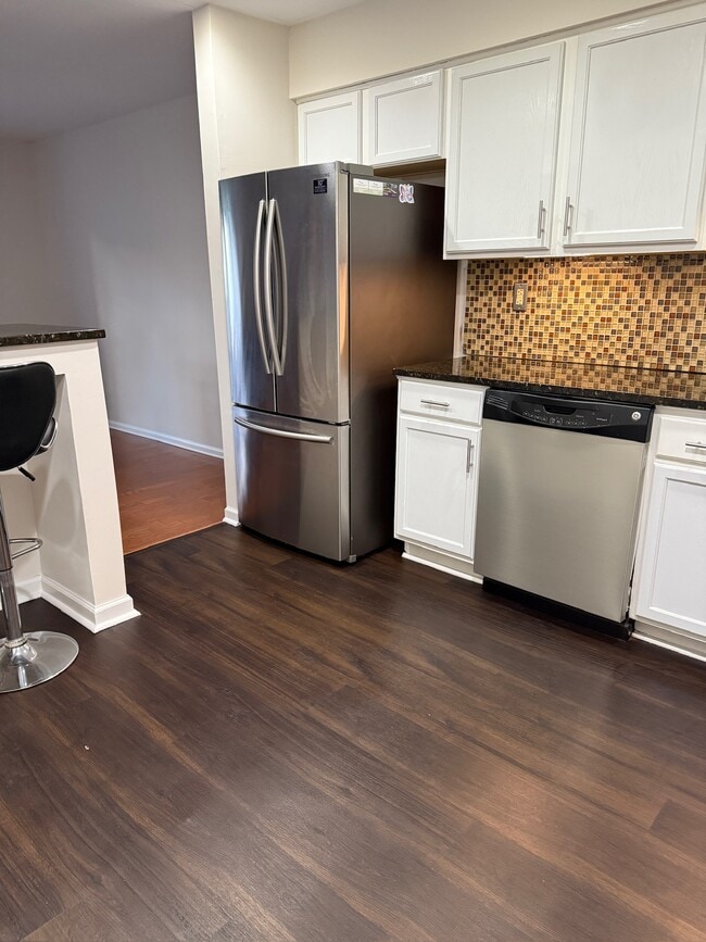 Building Photo - 481 Stoneglen St