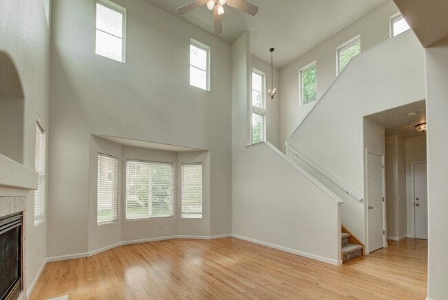 Building Photo - Beautiful home with 3 bedrooms, 2 1/2 bathrooms, 2-car garage ready to move in!  NO PETS & NO SMO...