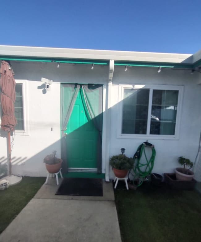 Building Photo - 1049 Trinity Ave