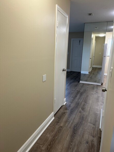 Building Photo - 1611 Green Ln
