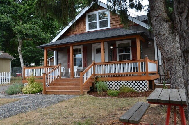 Building Photo - Completely Renovated Cottage in Crown Park...