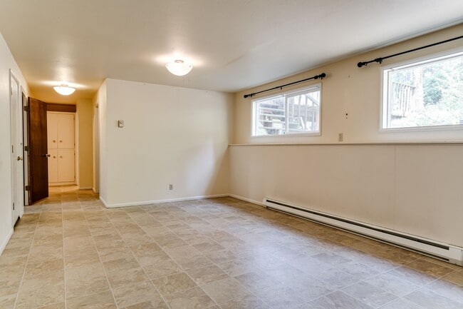 Building Photo - Beautiful 5 bedroom house in South Eugene!