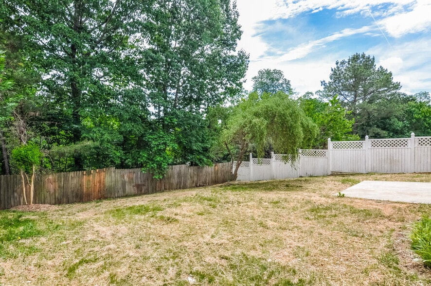 Building Photo - 401 Pyracantha Dr