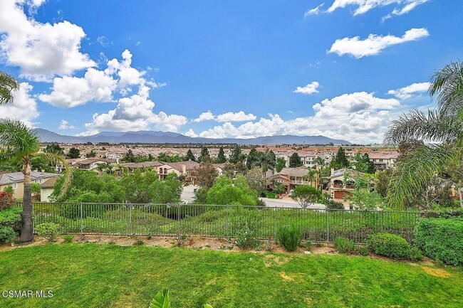 Building Photo - Location and Views!