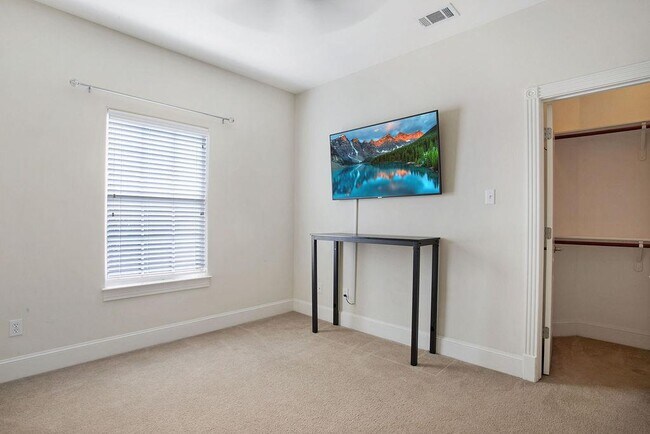 Building Photo - 6715 Windrift Way